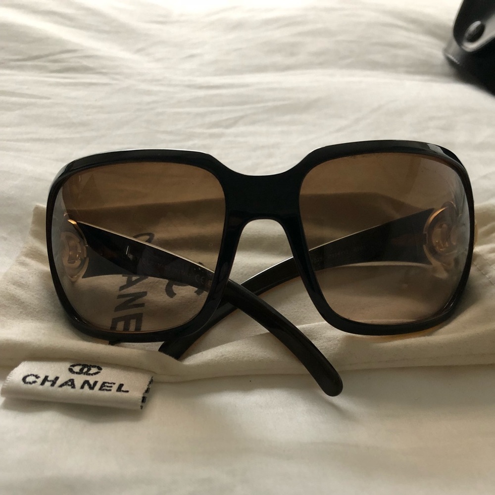 CHANEL brown sunglasses